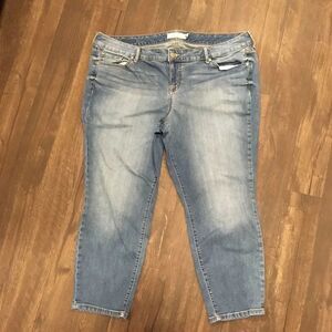 Torrid 20 light wash distressed cropped jeans